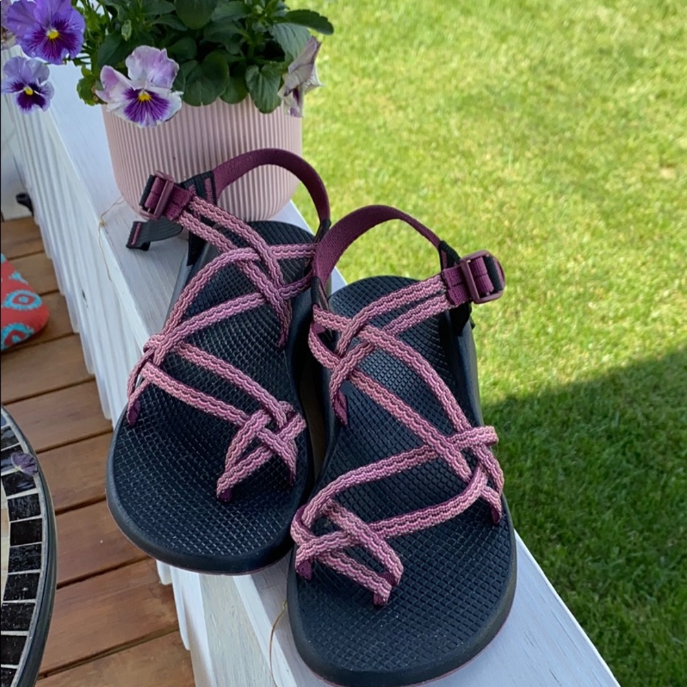 Chaco women’s Chacos 11 purpley maroon burgundy.